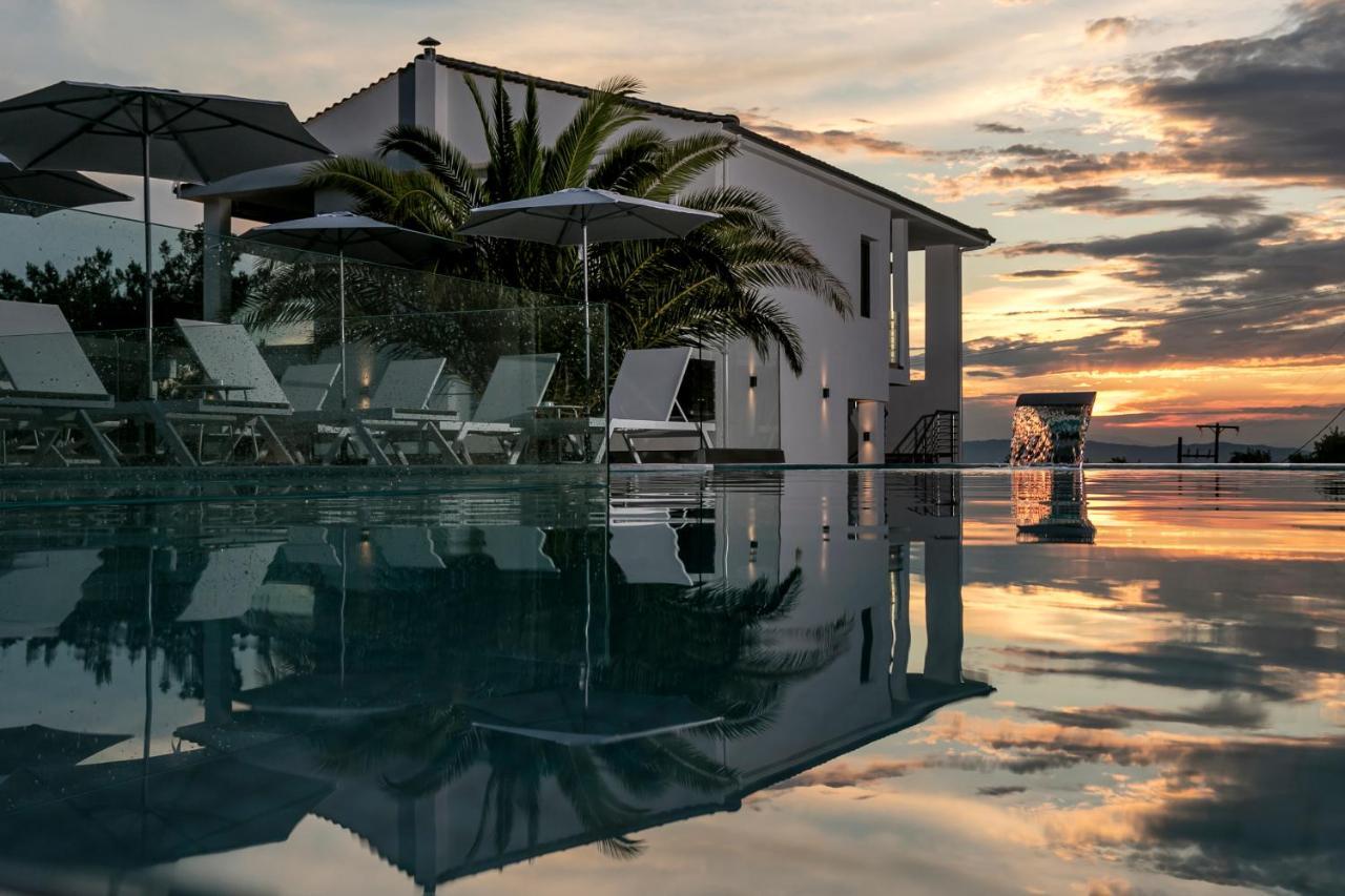 Pachis Escape Suites Esterno foto