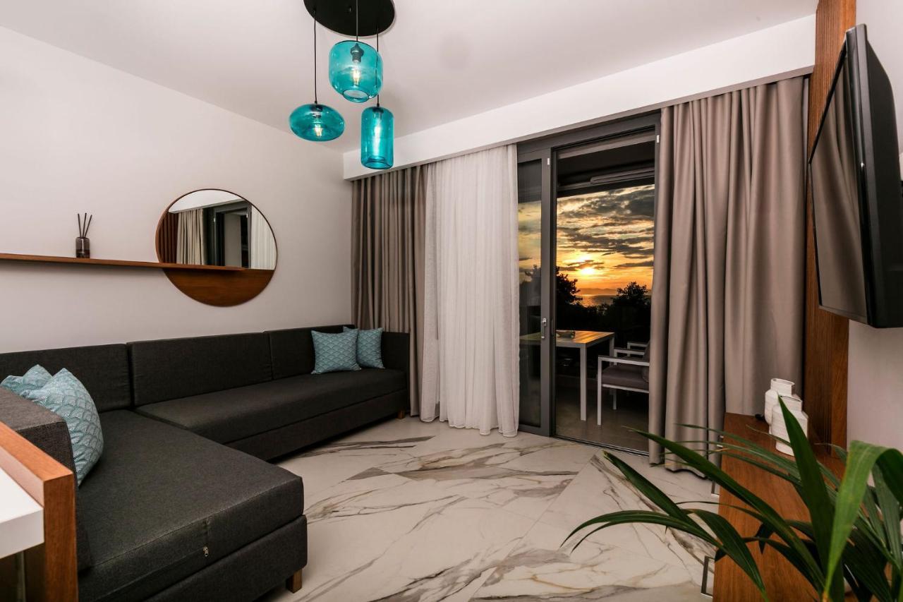 Pachis Escape Suites Esterno foto